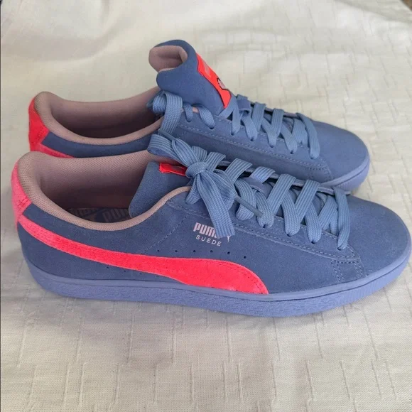 Puma Heart Accent Sneakers in Blue and Pink - Picture 3 of 7